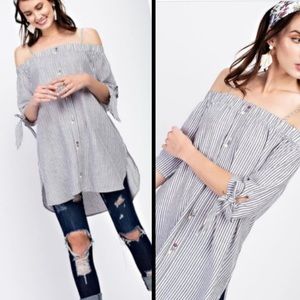 🎈HP🎈Women’s Off the Shoulder chambray stripe top